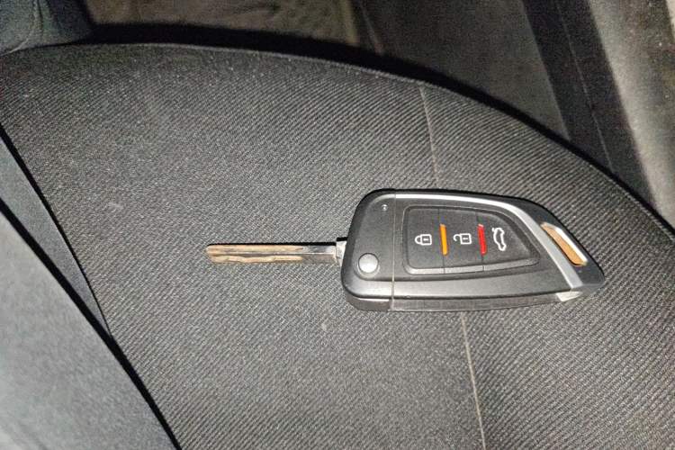Used Peugeot 301 2014 1.6L Manual Comfort Edition Vehicle Key