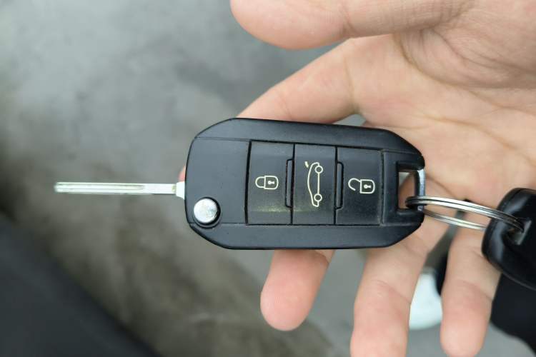Used Peugeot 301 2014 1.6L Manual Comfort Edition Vehicle Key