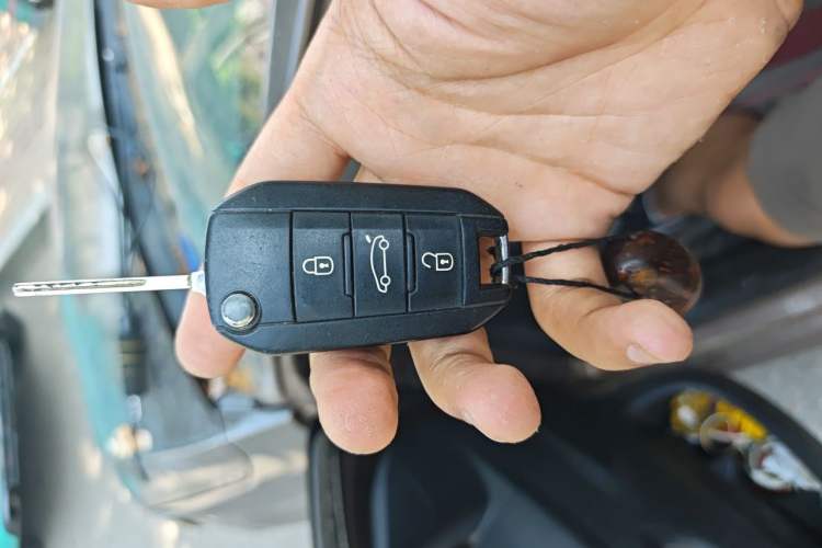 Used Peugeot 301 2014 1.6L Manual Comfort Edition Vehicle Key
