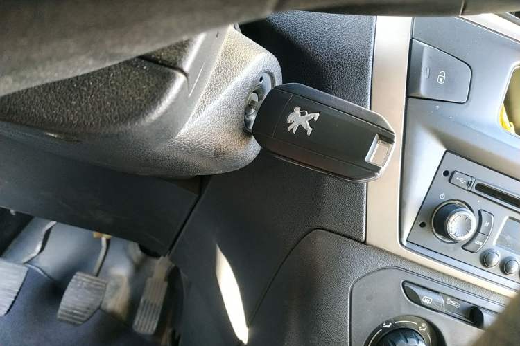 Used Peugeot 301 2014 1.6L Manual Comfort Edition Vehicle Key