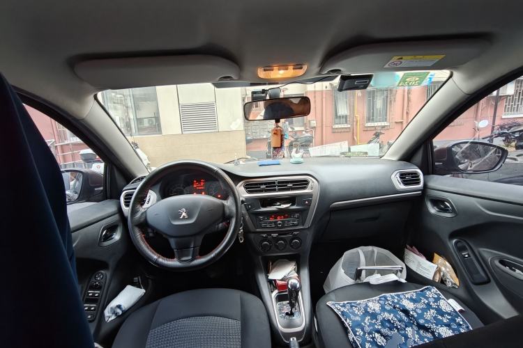 Used Peugeot 301 2014 1.6L Automatic Comfort Edition Center Console