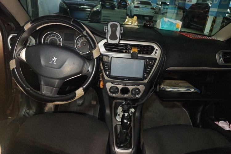 Used Peugeot 301 2014 1.6L Manual Luxury Edition Center Console