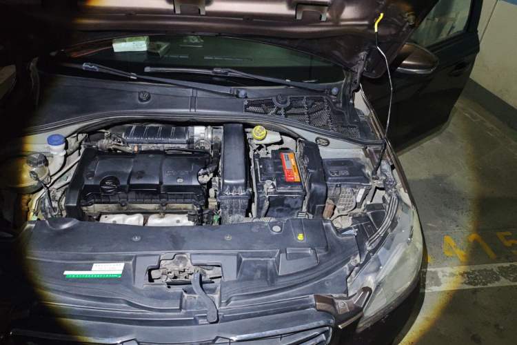 Used Peugeot 301 2014 1.6L Manual Luxury Edition Engine Bay Left