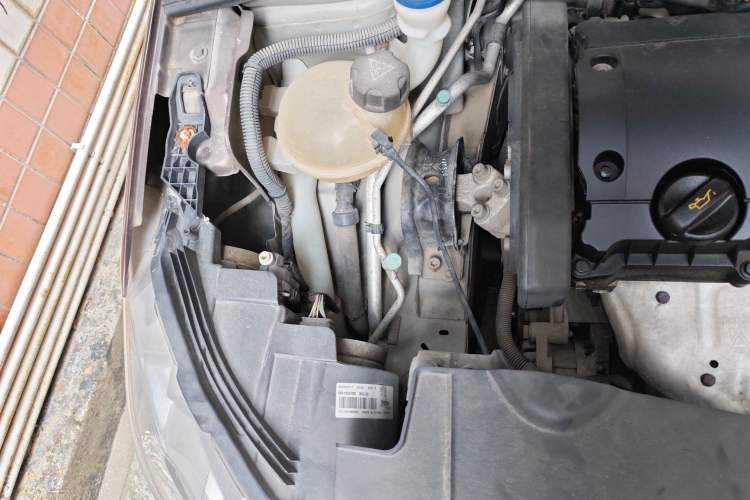 Used Peugeot 301 2014 1.6L Automatic Luxury Edition Engine Bay Right