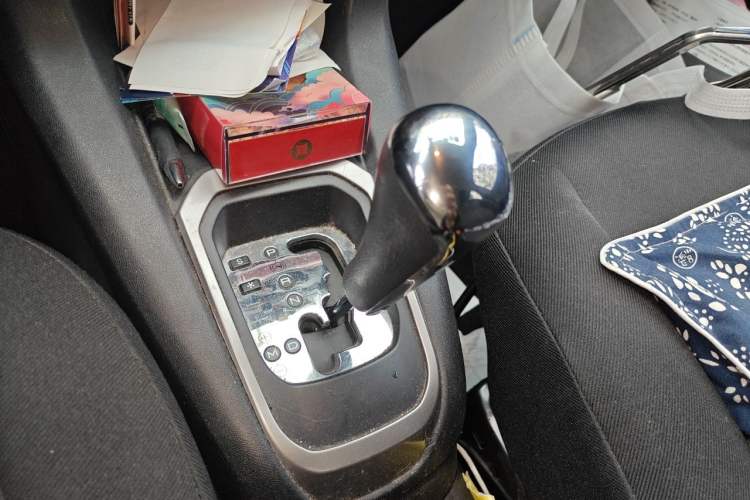 Used Peugeot 301 2014 1.6L Automatic Comfort Edition Gear Lever