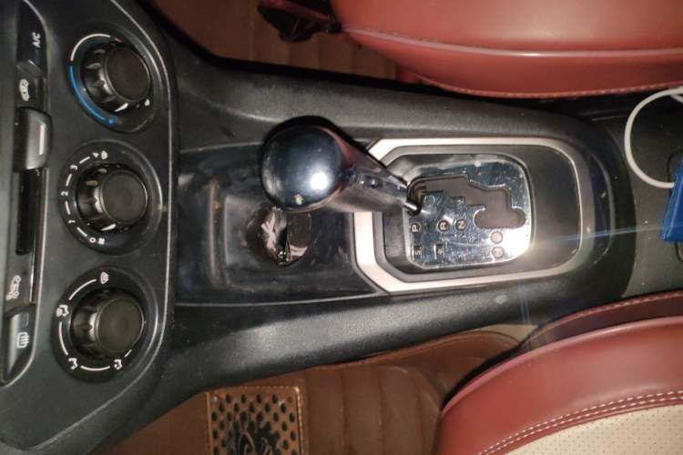 Used Peugeot 301 2014 1.6L Automatic Comfort Edition Gear Lever
