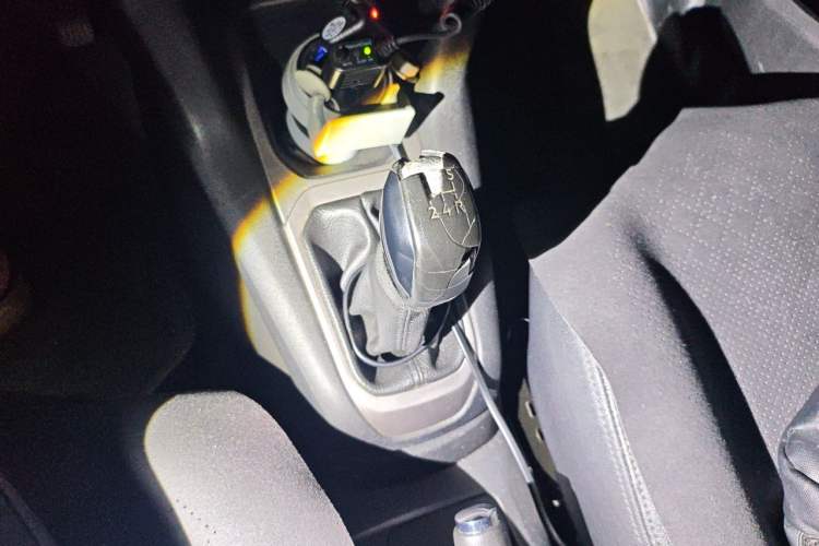 Used Peugeot 301 2014 1.6L Manual Luxury Edition Gear Lever