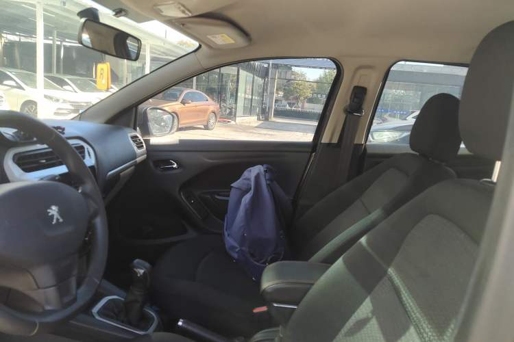 Used Peugeot 301 2014 1.6L Manual Comfort Edition Headliner