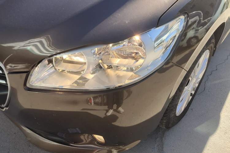 Used Peugeot 301 2014 1.6L Manual Comfort Edition Left Front Headlight