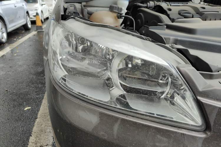 Used Peugeot 301 2014 1.6L Manual Comfort Edition Right Front Headlight