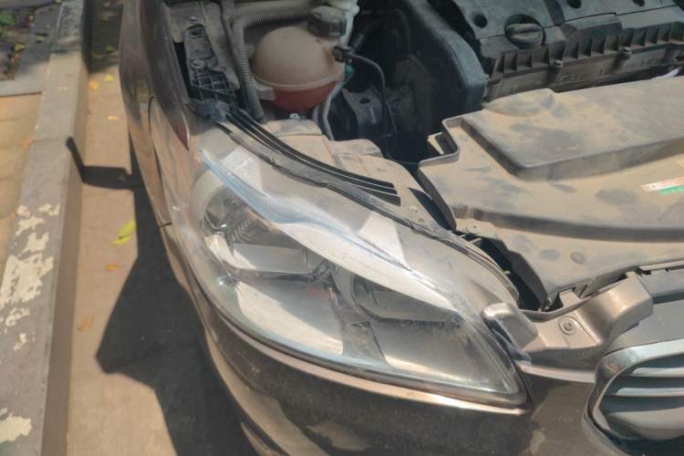 Used Peugeot 301 2014 1.6L Manual Comfort Edition Right Front Headlight