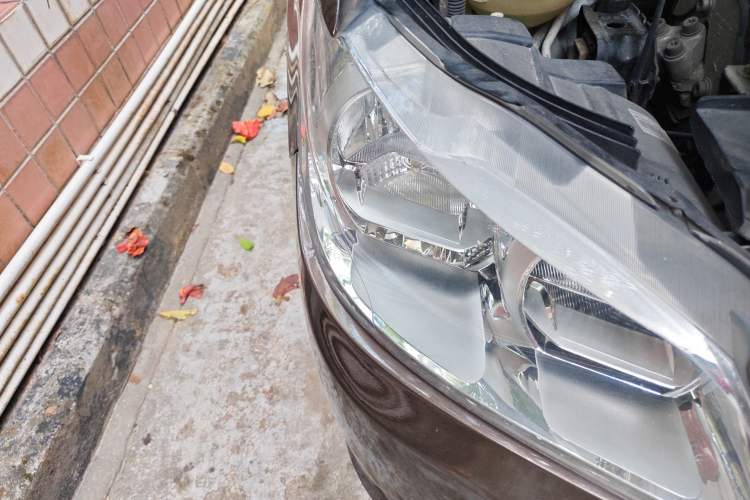 Used Peugeot 301 2014 1.6L Automatic Luxury Edition Right Front Headlight