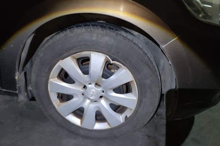 Used Peugeot 301 2014 1.6L Automatic Comfort Edition Right Front Wheel Hub
