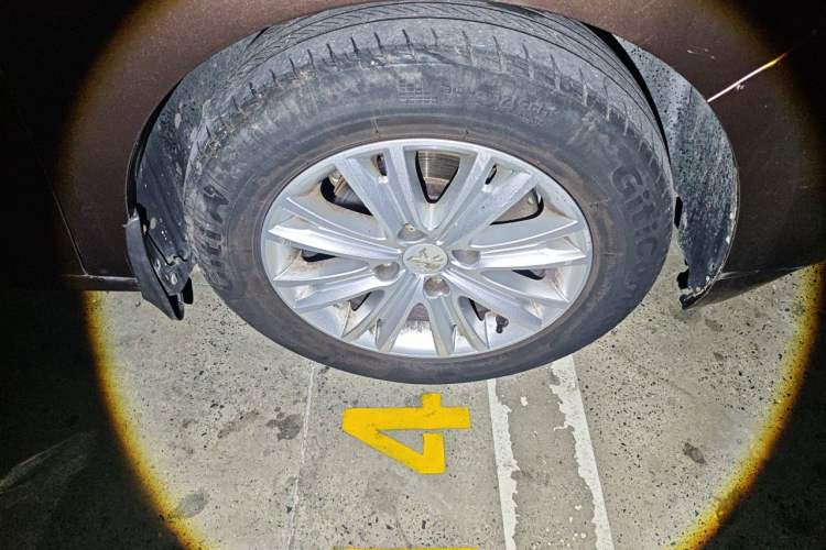 Used Peugeot 301 2014 1.6L Manual Luxury Edition Right Front Wheel Hub