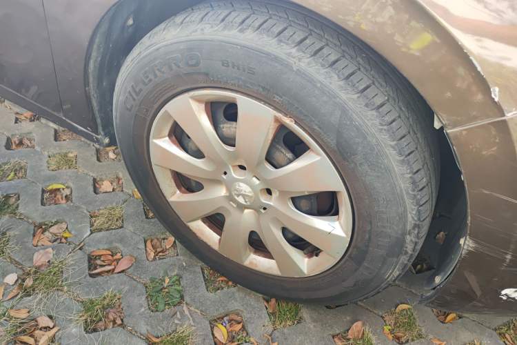 Used Peugeot 301 2014 1.6L Manual Comfort Edition Right Front Wheel Hub