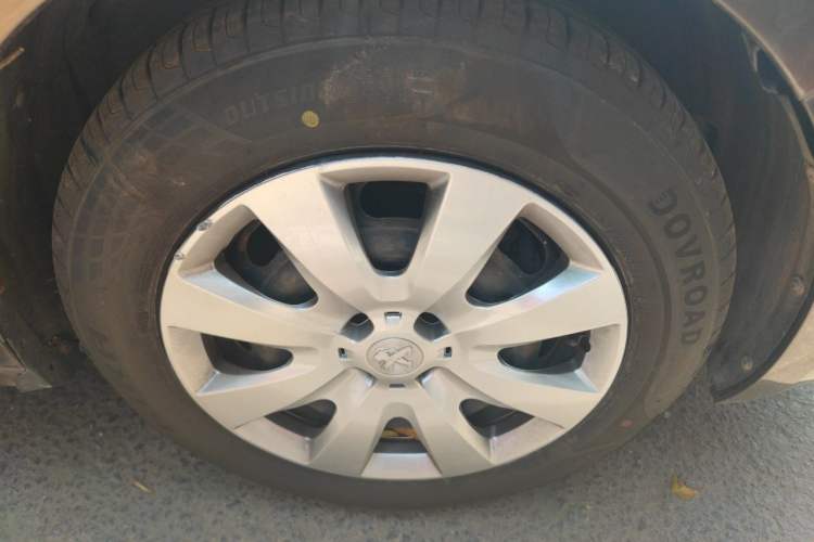 Used Peugeot 301 2014 1.6L Manual Comfort Edition Right Front Wheel Hub