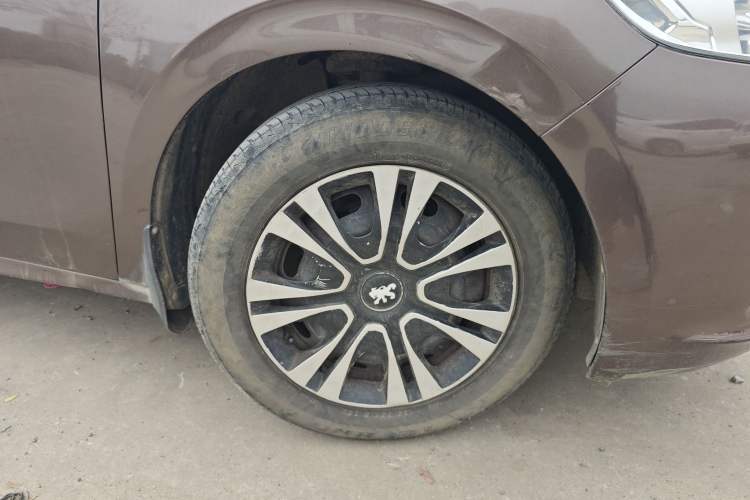 Used Peugeot 301 2014 1.6L Manual Comfort Edition Right Front Wheel Hub