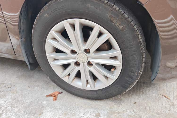 Used Peugeot 301 2014 1.6L Automatic Luxury Edition Right Front Wheel Hub