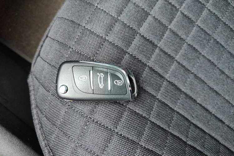 Used Peugeot 301 2014 1.6L Manual Comfort Edition Vehicle Key
