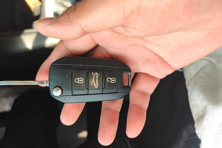 Used Peugeot 301 2014 1.6L Manual Comfort Edition Vehicle Key