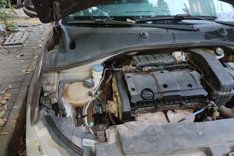 Used Peugeot 301 2014 1.6L Manual Comfort Edition Engine Bay Right
