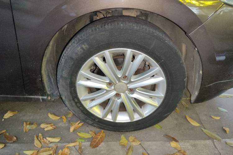 Used Peugeot 301 2014 1.6L Manual Comfort Edition Right Front Wheel Hub