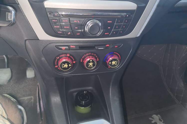 Used Peugeot 301 2014 1.6L Manual Comfort Edition Audio And AC Panel