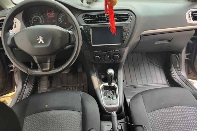 Used Peugeot 301 2014 1.6L Automatic Comfort Edition Center Console