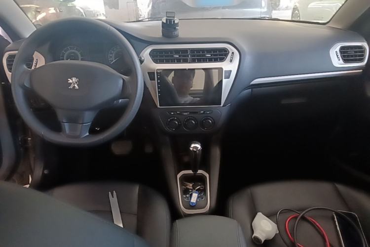 Used Peugeot 301 2014 1.6L Automatic Comfort Edition Center Console