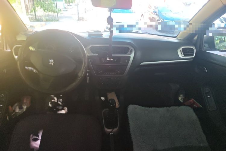 Used Peugeot 301 2014 1.6L Manual Comfort Edition Center Console