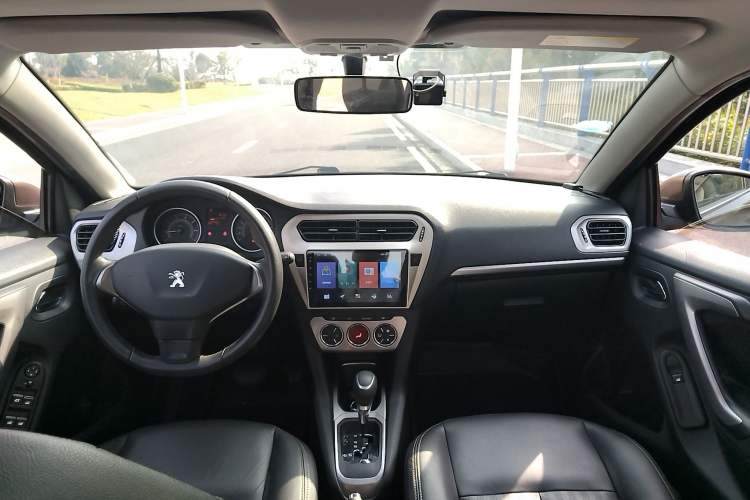 Used Peugeot 301 2014 1.6L Automatic Prestige Edition Center Console