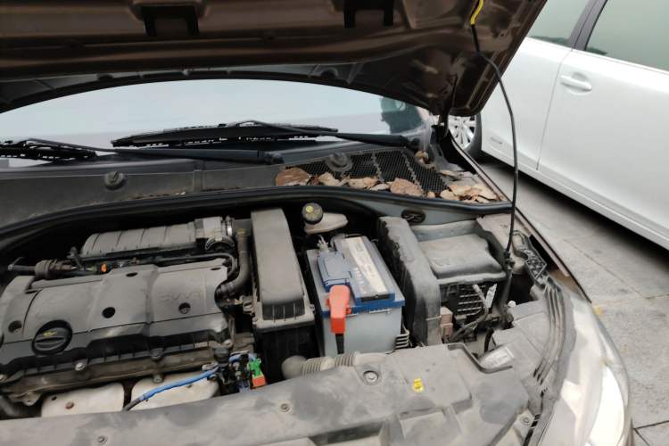 Used Peugeot 301 2014 1.6L Manual Comfort Edition Engine Bay Left
