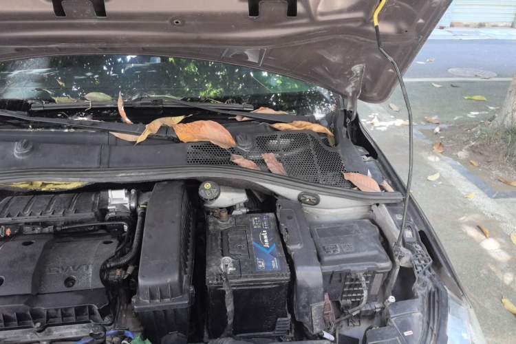 Used Peugeot 301 2014 1.6L Manual Comfort Edition Engine Bay Left