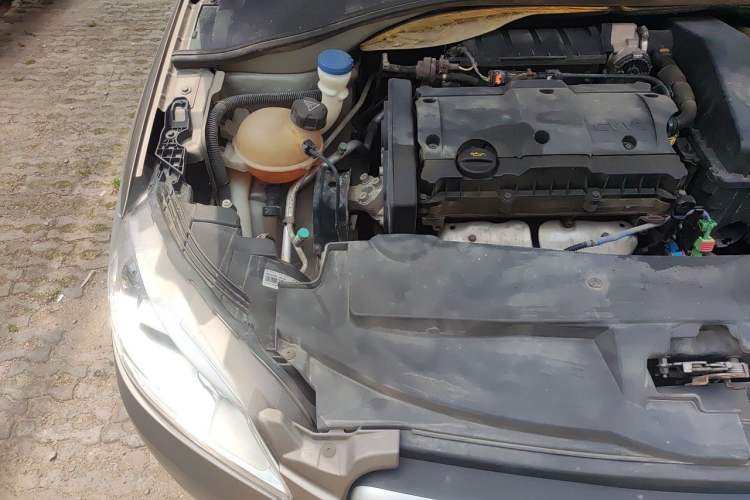 Used Peugeot 301 2014 1.6L Manual Comfort Edition Engine Bay Right