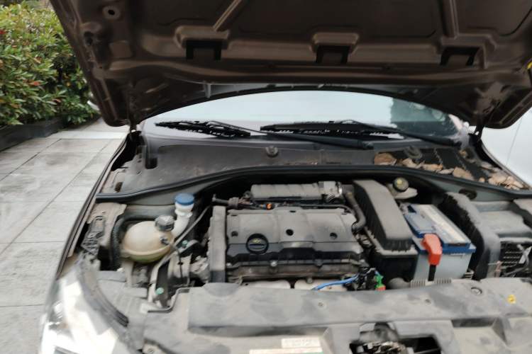 Used Peugeot 301 2014 1.6L Manual Comfort Edition Engine Bay Right
