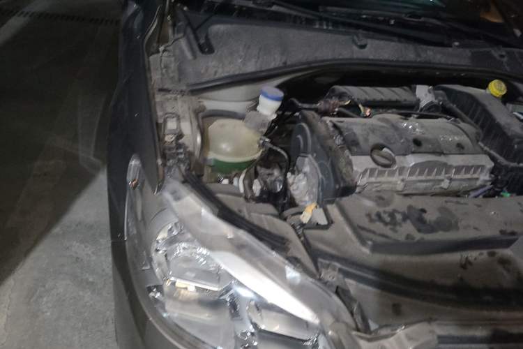 Used Peugeot 301 2014 1.6L Automatic Luxury Edition Engine Bay Right