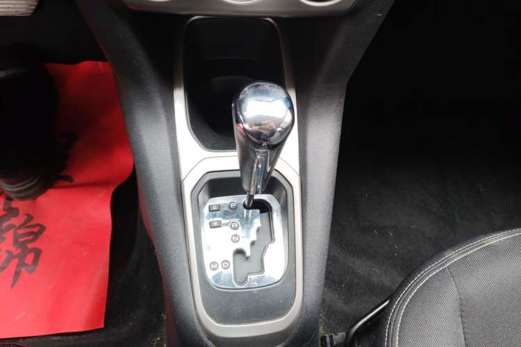 Used Peugeot 301 2014 1.6L Automatic Luxury Edition Gear Lever