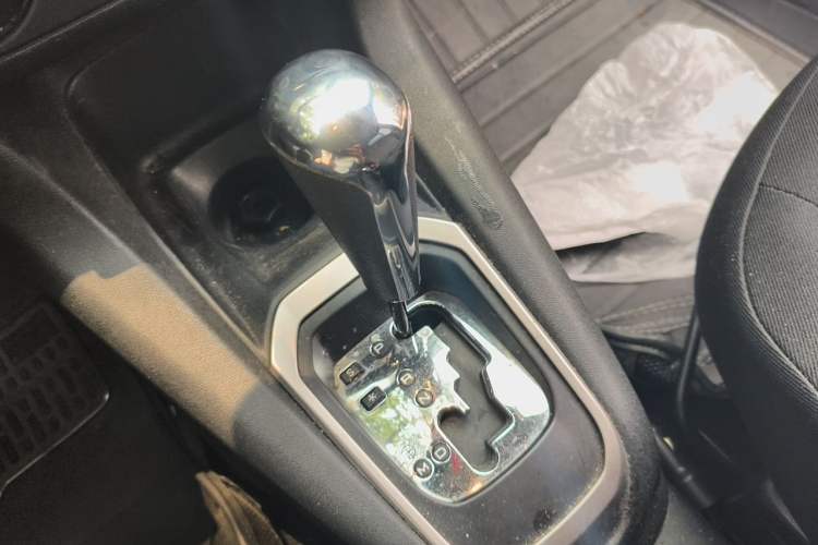 Used Peugeot 301 2014 1.6L Automatic Comfort Edition Gear Lever