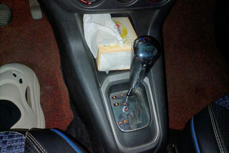 Used Peugeot 301 2014 1.6L Automatic Comfort Edition Gear Lever
