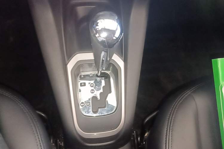 Used Peugeot 301 2014 1.6L Automatic Comfort Edition Gear Lever