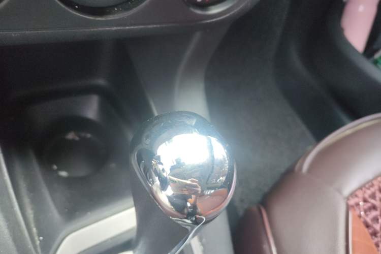 Used Peugeot 301 2014 1.6L Automatic Comfort Edition Gear Lever
