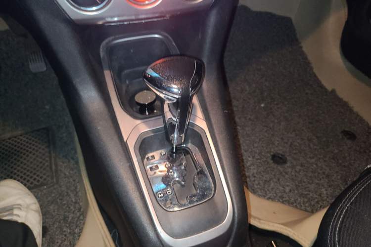 Used Peugeot 301 2014 1.6L Automatic Luxury Edition Gear Lever