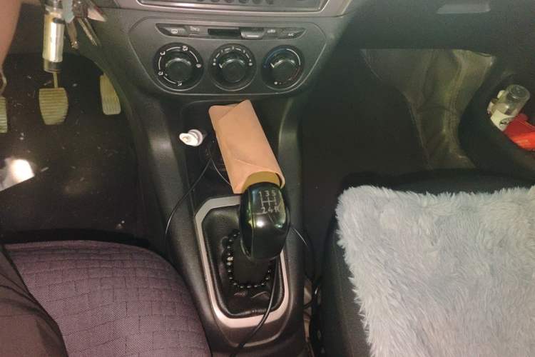 Used Peugeot 301 2014 1.6L Manual Comfort Edition Gear Lever