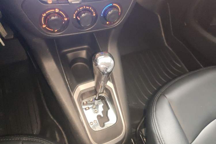 Used Peugeot 301 2014 1.6L Automatic Comfort Edition Gear Lever