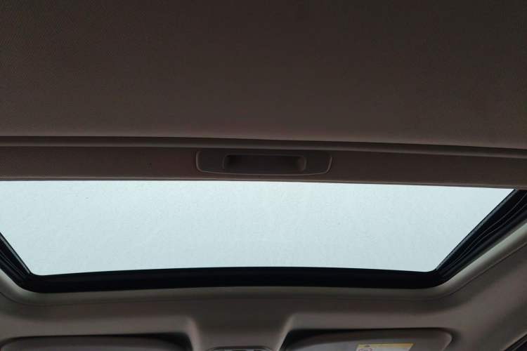 Used Peugeot 301 2014 1.6L Automatic Luxury Edition Headliner