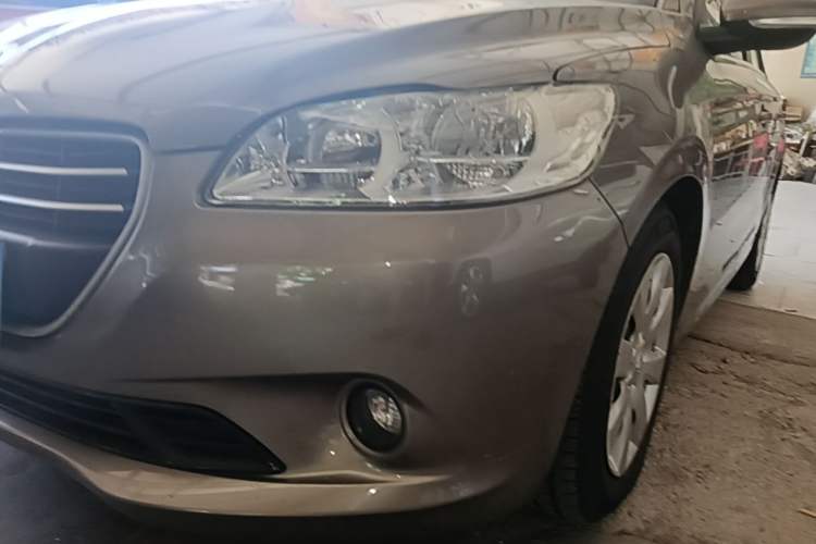 Used Peugeot 301 2014 1.6L Automatic Comfort Edition Left Front Headlight