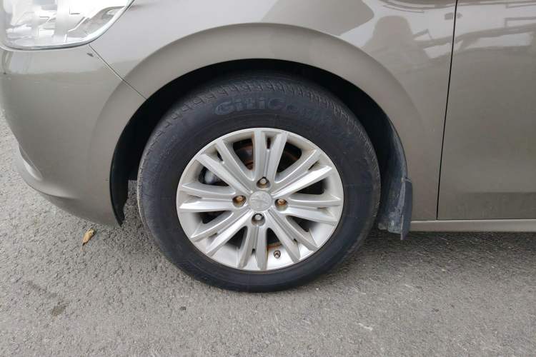 Used Peugeot 301 2014 1.6L Automatic Luxury Edition Left Front Wheel Hub