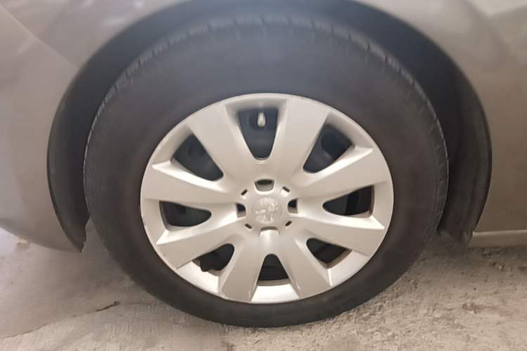 Used Peugeot 301 2014 1.6L Automatic Comfort Edition Left Front Wheel Hub
