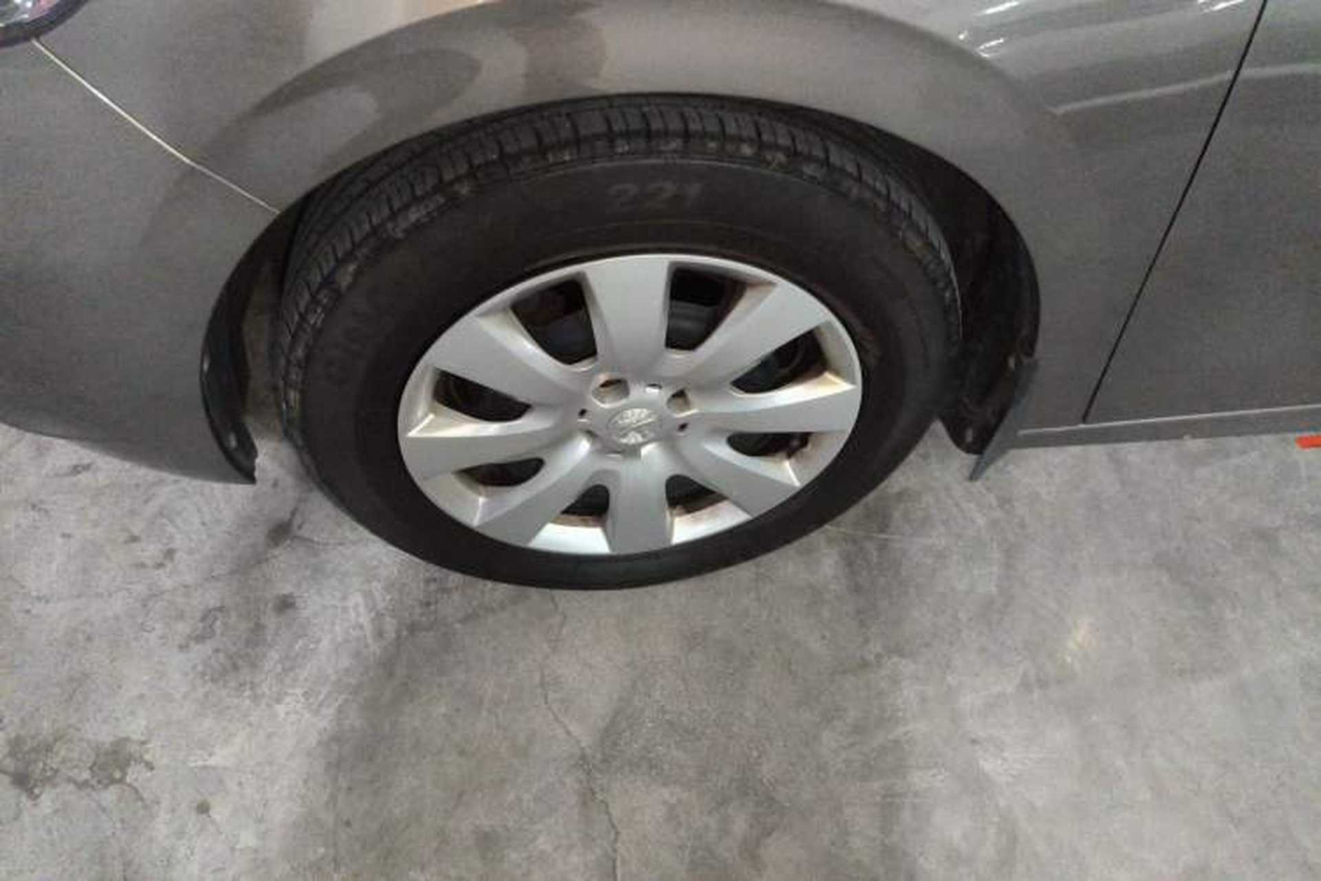 Used Peugeot 301 2014 1.6L Manual Comfort Edition Left Front Wheel Hub