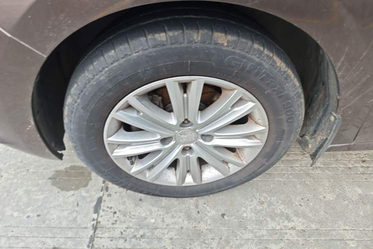 Used Peugeot 301 2014 1.6L Manual Luxury Edition Left Front Wheel Hub